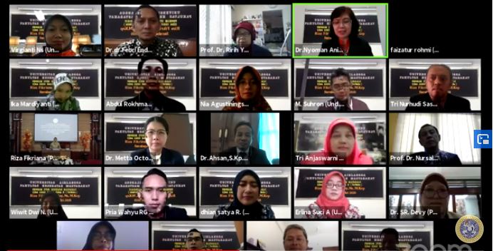 RIZA FIKRIANA RAIH GELAR DOKTOR DENGAN PREDIKAT CUM LAUDE DI UNIVERSITAS AIRLANGGA (1)